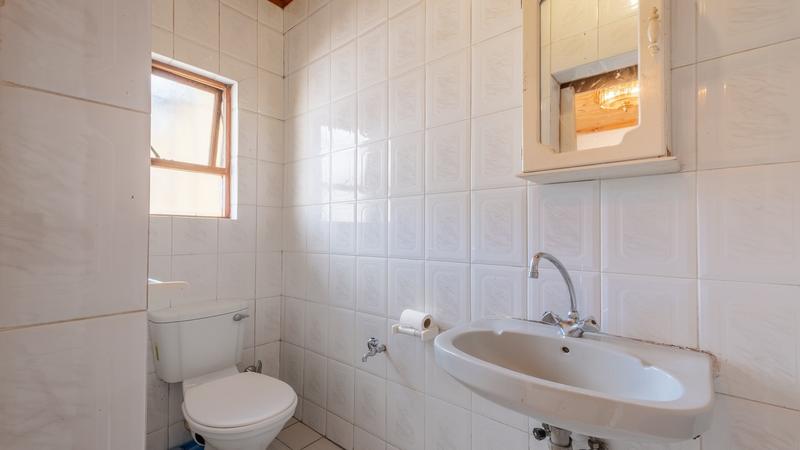 4 Bedroom Property for Sale in Cravenby Western Cape